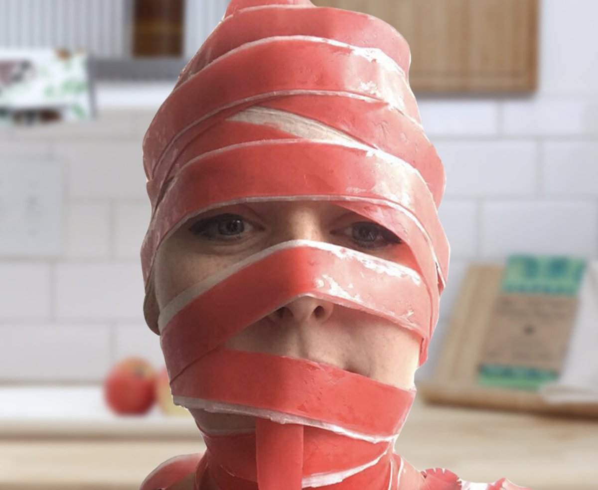 FruitByTheFoot's tweet photo. Me dressing up alone for Halloween this year and just vibing in my kitchen https://t.co/igDIDqz1Bk