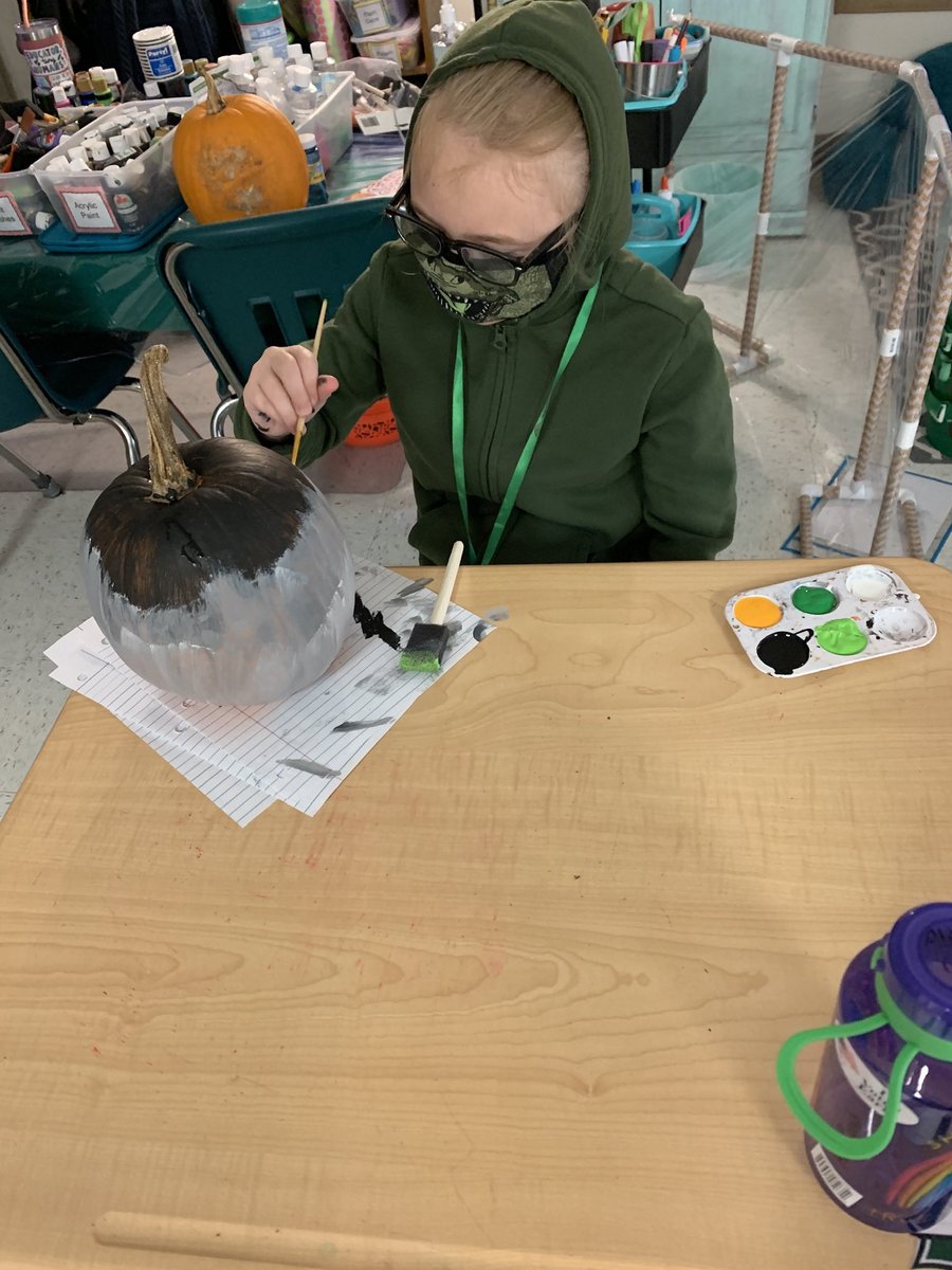 MagicalMsSego's tweet image. 4S had a great time with our Halloween party and science experiments!