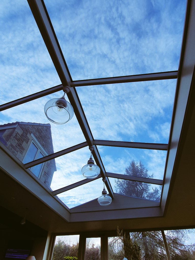 Beautiful #Saturday 🥰 #bluesky #AftertheRain #Autumn #autumnvibes #Autumn2020 🥰🥰 #wineoclock 🍷 https://t.co/S9d85lZzny