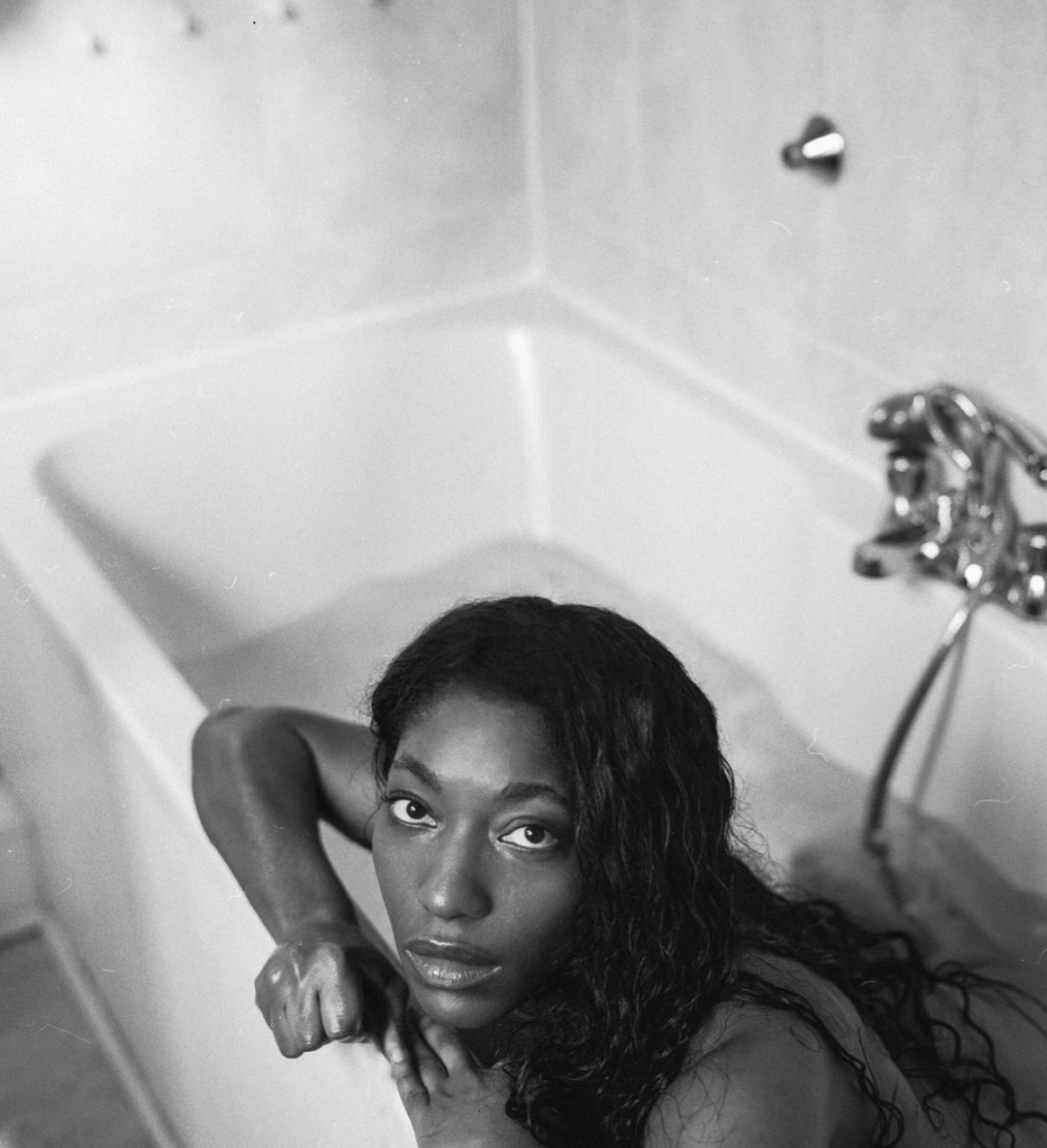 knox_o's tweet photo. In ""Imagining The Self"...I explore my duality as an Igbo and Italian woman visualising a personal conversation with myself. The series was swayed by my identity crisis which I experienced during my teens; I wanted to reconstruct those moments" - @adaeze_990 #UKBWDP https://t.co/jr97bS5WxN