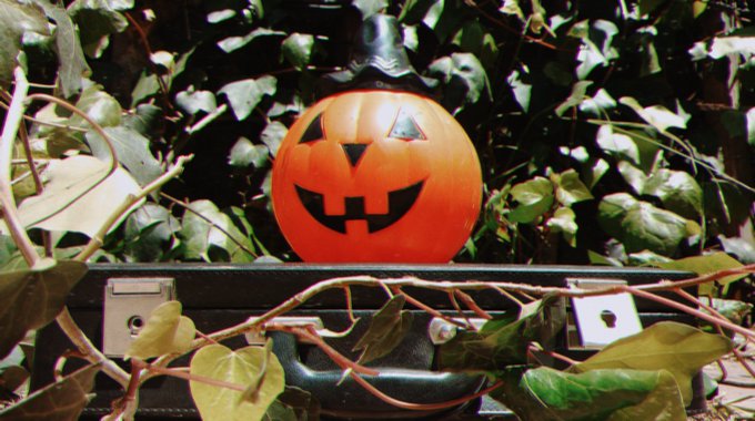 Ya es #halloween y bueno,yo siempre salgo a pedir dulces porque aunque sea mayor de edad m&iacute; estatura<a href="/tag/halloween"class="tags">#halloween</a>