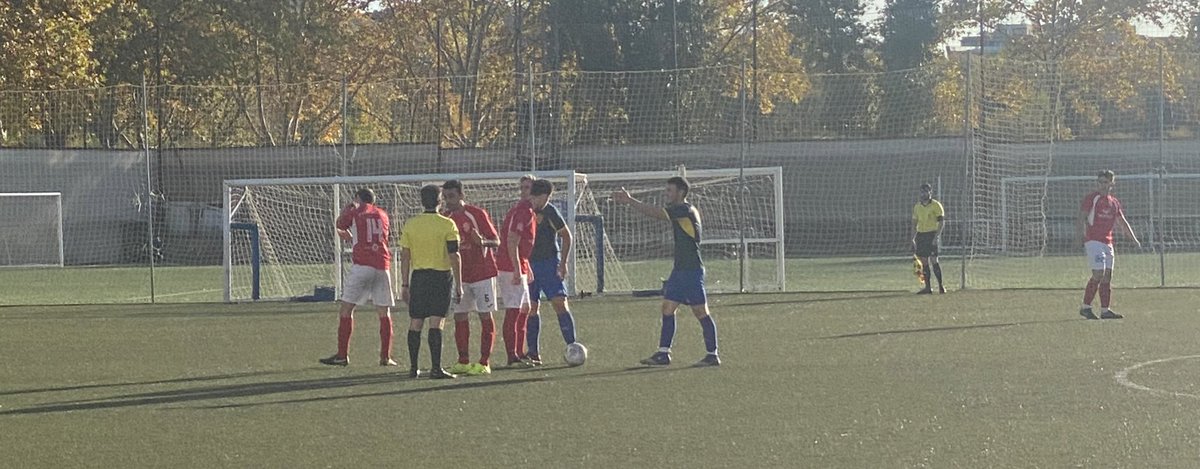 FutBaseAtPuerto's tweet photo. Min 10 encuentro intenso e igualado con los primeros acercamientos a la meta rival con cierto peligro .

  @FutBaseAtPuerto #Senior 0️⃣
#PozueloCF  0️⃣
  
#AnimoJaime 

EL ❤️ DE UNA CIUDAD https://t.co/AZGGA7X01C