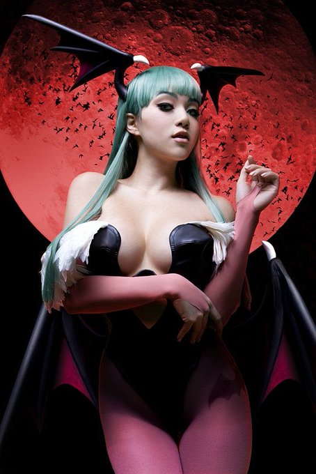 Morrigan cosplay by @VampyBitme 
📸: @vostalgic 
#cosplaygirls #Halloween #Halloween2020 https://t.co