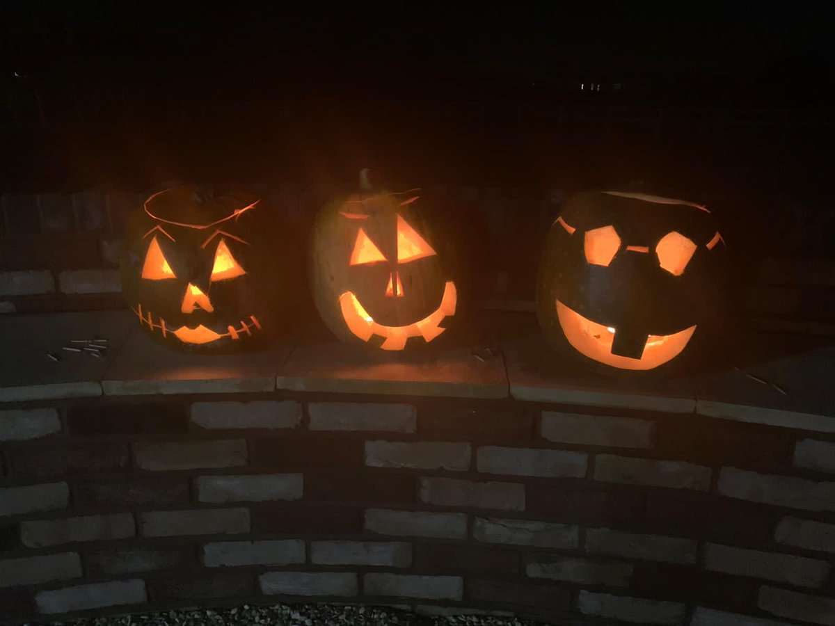 becky_wilks's tweet photo. My first ever pumpkin carving. Usually I have to de-goo well over 200 ... not today #Halloween #pumpkin #takethatpuumpkin #notmykitchen https://t.co/yQnWHnC67v
