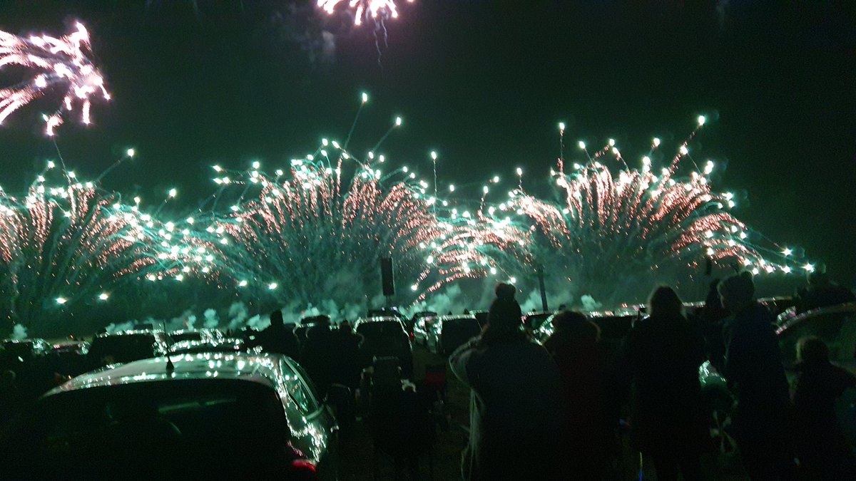 JamesLarkins1's tweet photo. Great evening at a spooky Halloween fireworks show in abingdon #explosiveevents @IllusionFWX really good display lots of fun thank you https://t.co/kPKNwVinBW