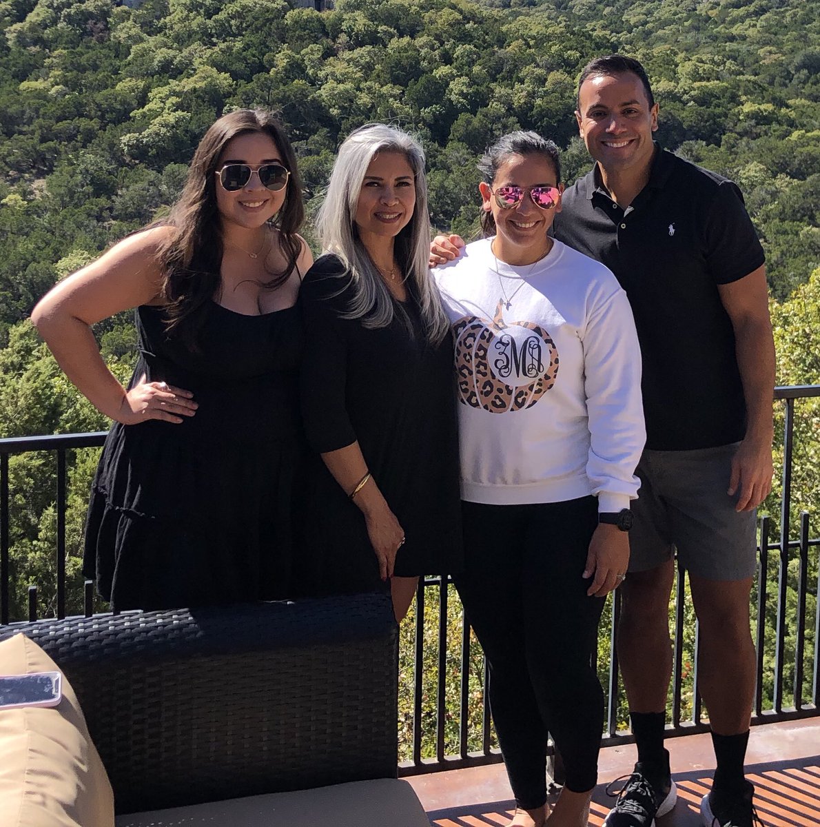 ChrisSaldana's tweet photo. 50 never looked so good. Happy birthday to my beautiful prima, Adri. #MasksOffForPics #Family https://t.co/NXuZgZ3M2t