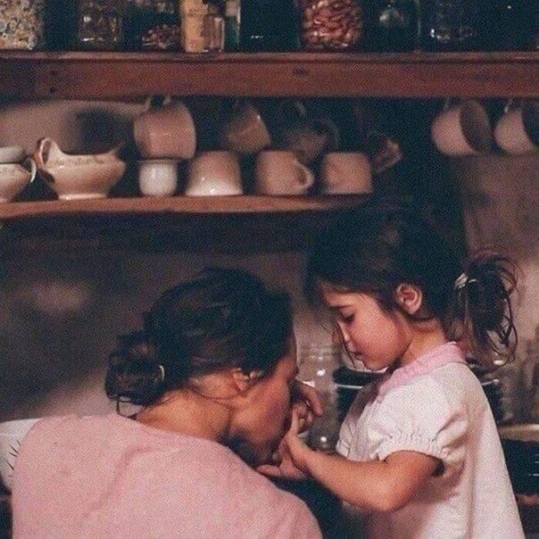 "اللهم البقاء لكلمة أمي، وصوت أمي، ورائحة أمي، وحديث أمي، اللهم البقاء للأبد♥️!"