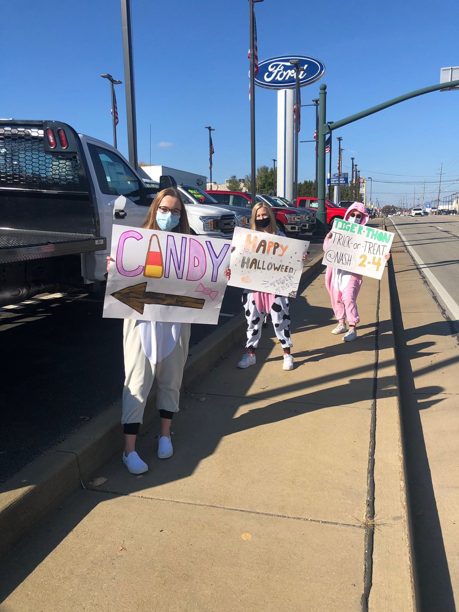 ndirdaSF's tweet photo. A beautiful day for our TigerThon Trick or Treat! Thank you to our amazing student leaders, Mrs. Manesiotis, and everyone that came out to support this amazing cause!  ✔️🐅 #itsaGREATdaytobeaTIGER #NOchildfightsalone @NA_TigerThon @NA_Schools https://t.co/YVZeylRPwJ