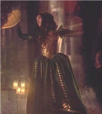 The wolf armour! So fantastic. Like a flayed body. House Bolton eat yer heart out (oh. They might.) Elisabeta's green frock is far more 1550s than 1462 but sets the green tone for the women's costumes for most of the film.