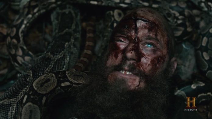 15. Travis Fimmel ficou horas na gaiola se preparando para dar fim ao seu lendário personagem. Hirst afirmou que o ator não estava se sentido bem emocionalmente então pedia várias pausas, porém Travis insistia em ficar lá em cima e dar adeus a Ragnar Lothbrok.