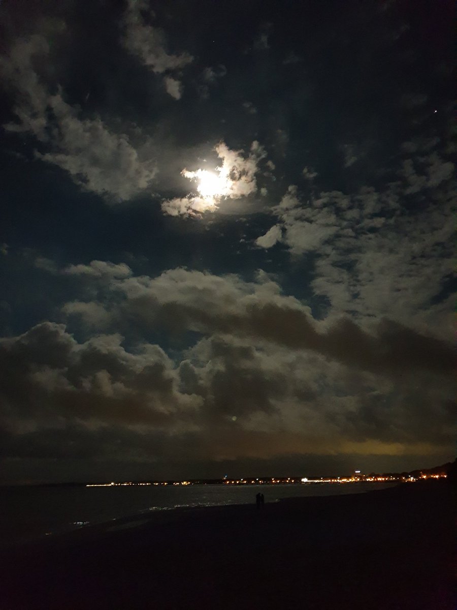 Ostsee bei Nacht mit Mond! 🌕
#Nordlicht