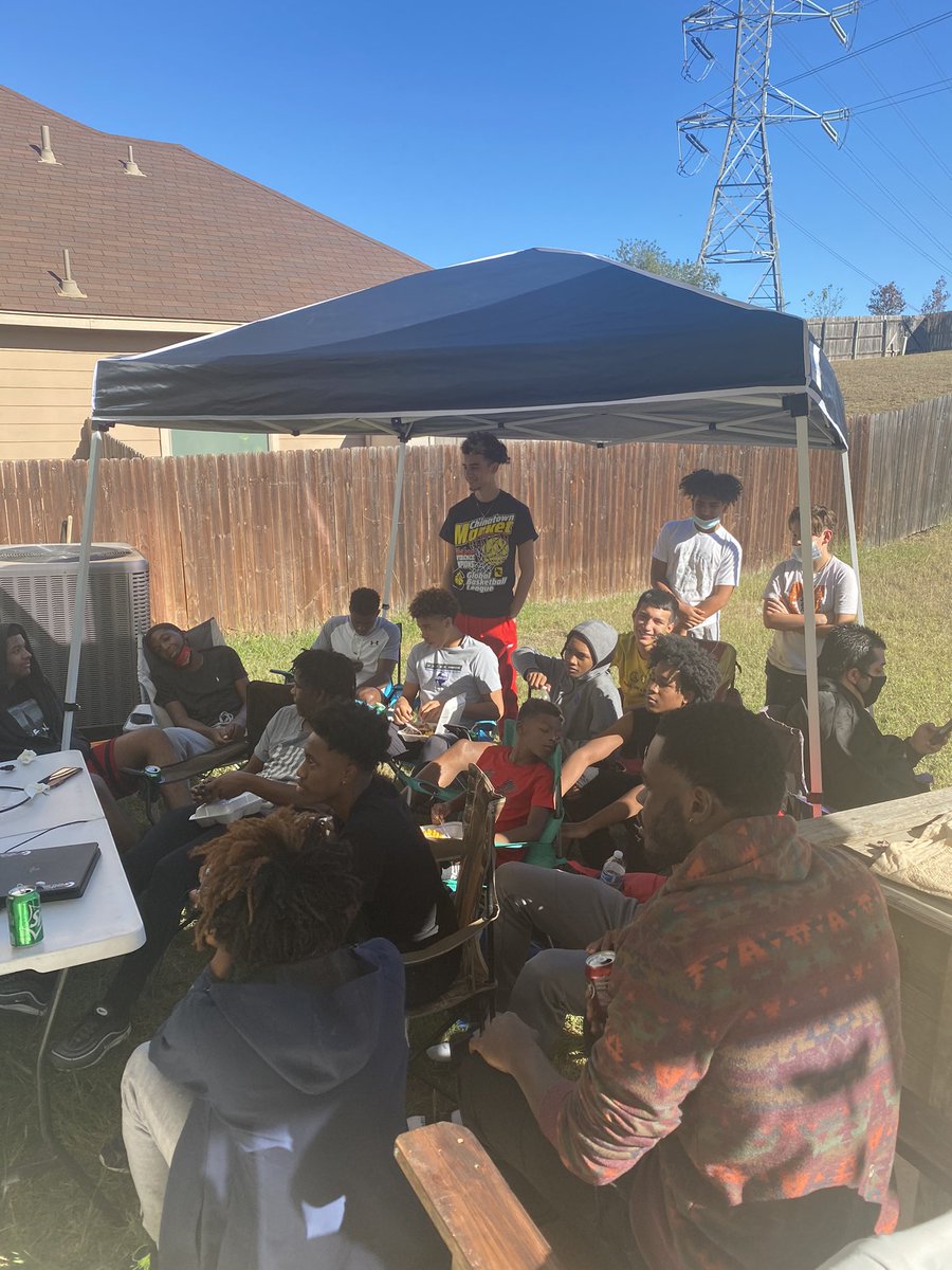 CoachJohnASmith's tweet photo. Wagner Basketball team cookout and @NBA2K tournament 🏀🎮!!   .... BBQ sauce all on the joysticks 🤣🕹 -more than a basketball program, we are a LIFESTYLE!!! #SWAGner 

Who in TEXAS tryna see my boys on that 2K tho 🎮 📺 ...‼️

#WeAreWagner🔴⚫️ @WagnerTBirds https://t.co/b1Okrv7bcu