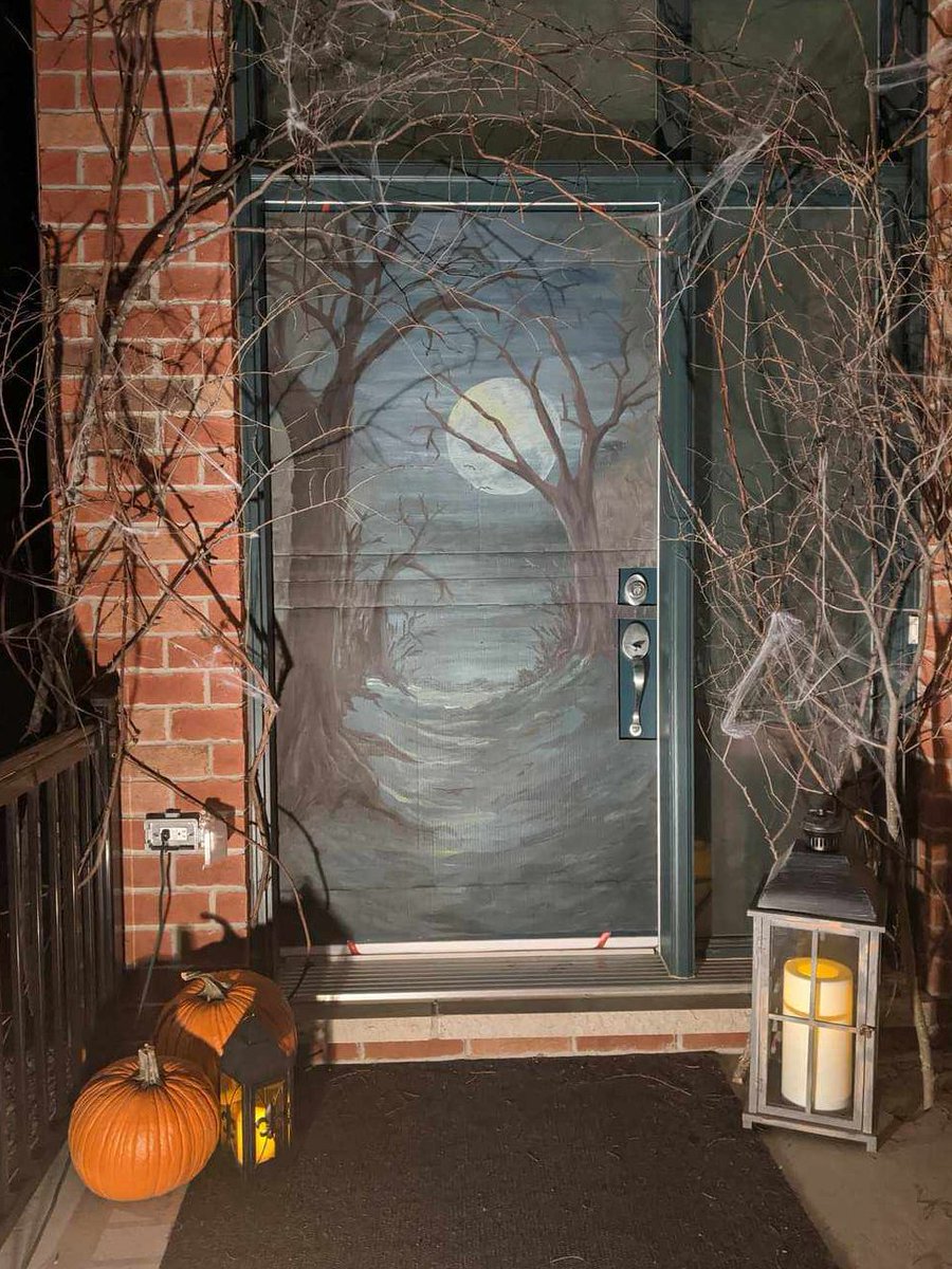 JFLymburner's tweet photo. Happy Halloween! I hope everyone was able to make safe arrangements and fun plans during #quarantween this year. #Halloween2020 

Joyeuse Halloween! J’espère que tout le monde a pu faire des préparatifs sécuritaires et des activités amusantes pour l’#HalloVid cette année. #Boo👻 https://t.co/egFPu0kdTi