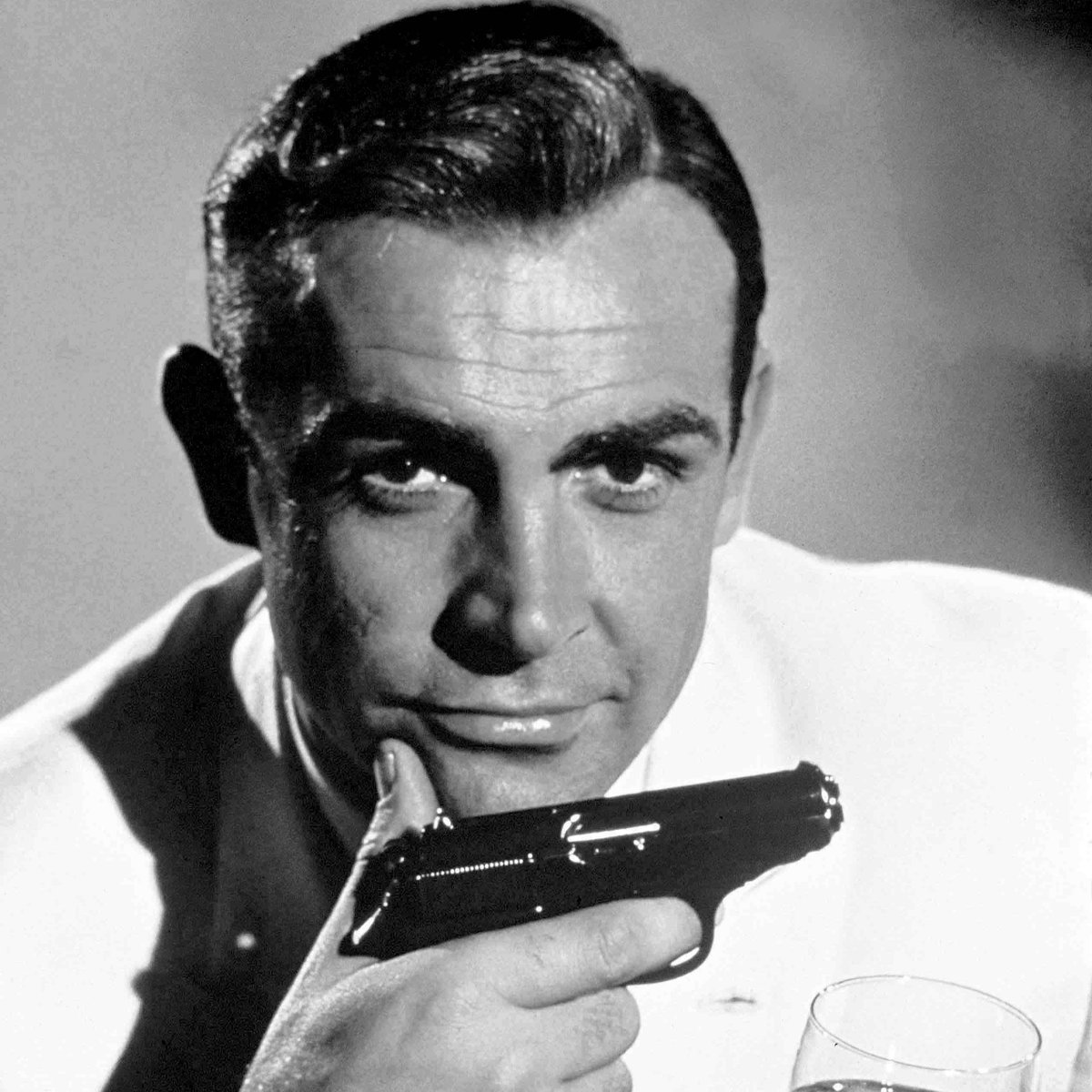 jbpietra's tweet photo. Il était l'incarnation du charisme et de l'élégance au cinéma. Triste de voir partir l'une des rares légendes du 7e art qui aura marqué ma jeunesse et celles de plusieurs générations. RIP #SeanConnery https://t.co/YW5PtWfXDo