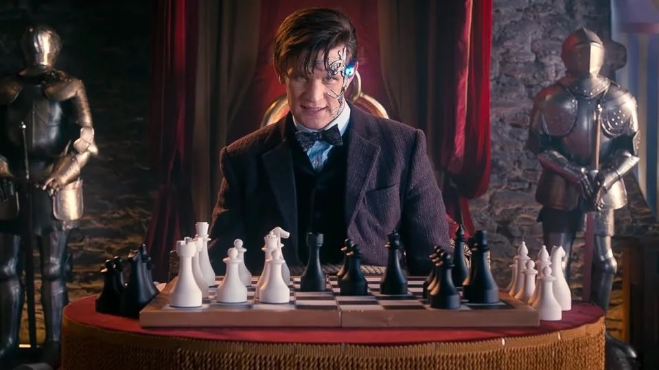 Доктор кошмар. Доктор кто серебряный кошмар. Мэтт Смит шахматы. Доктор кто шахматы. Доктор кто Багровый ужас.