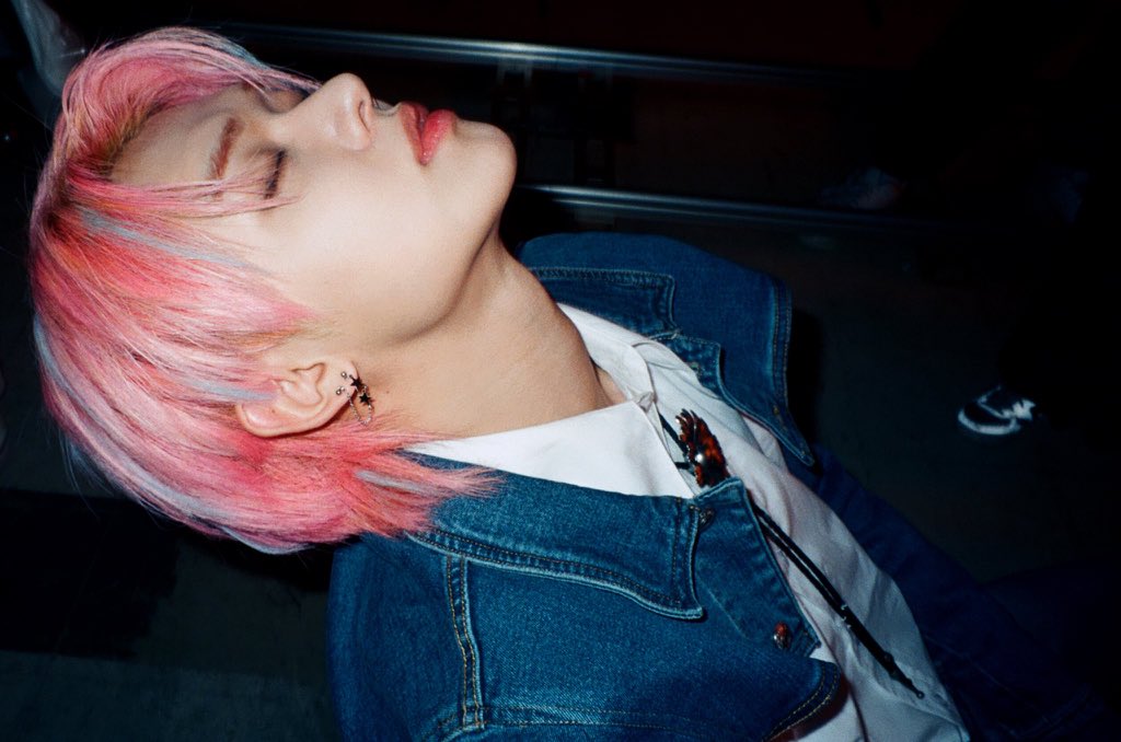 fluffymuffinkai's tweet photo. i wonder how does the person took this photo feeling right now •◡• https://t.co/IakT4h9wxw