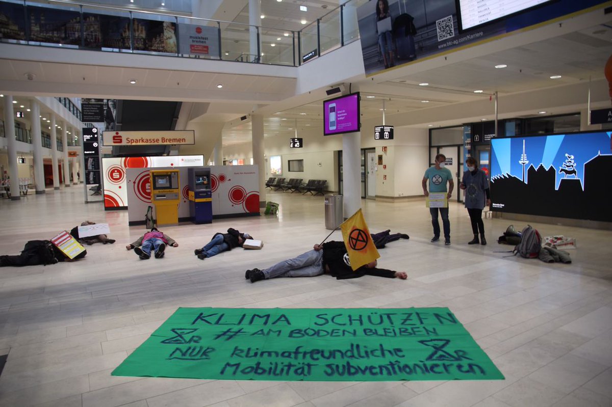BremenRebellion's tweet photo. #AmBodenBleiben gilt auch für #Bremen. Wie wollen keine Subventionen für klimaschädlichen Verhalten. #StopFlying und Soli nach #Berlin. Blockiert den #BER solange es geht 💪🐧. https://t.co/pThD564hHp