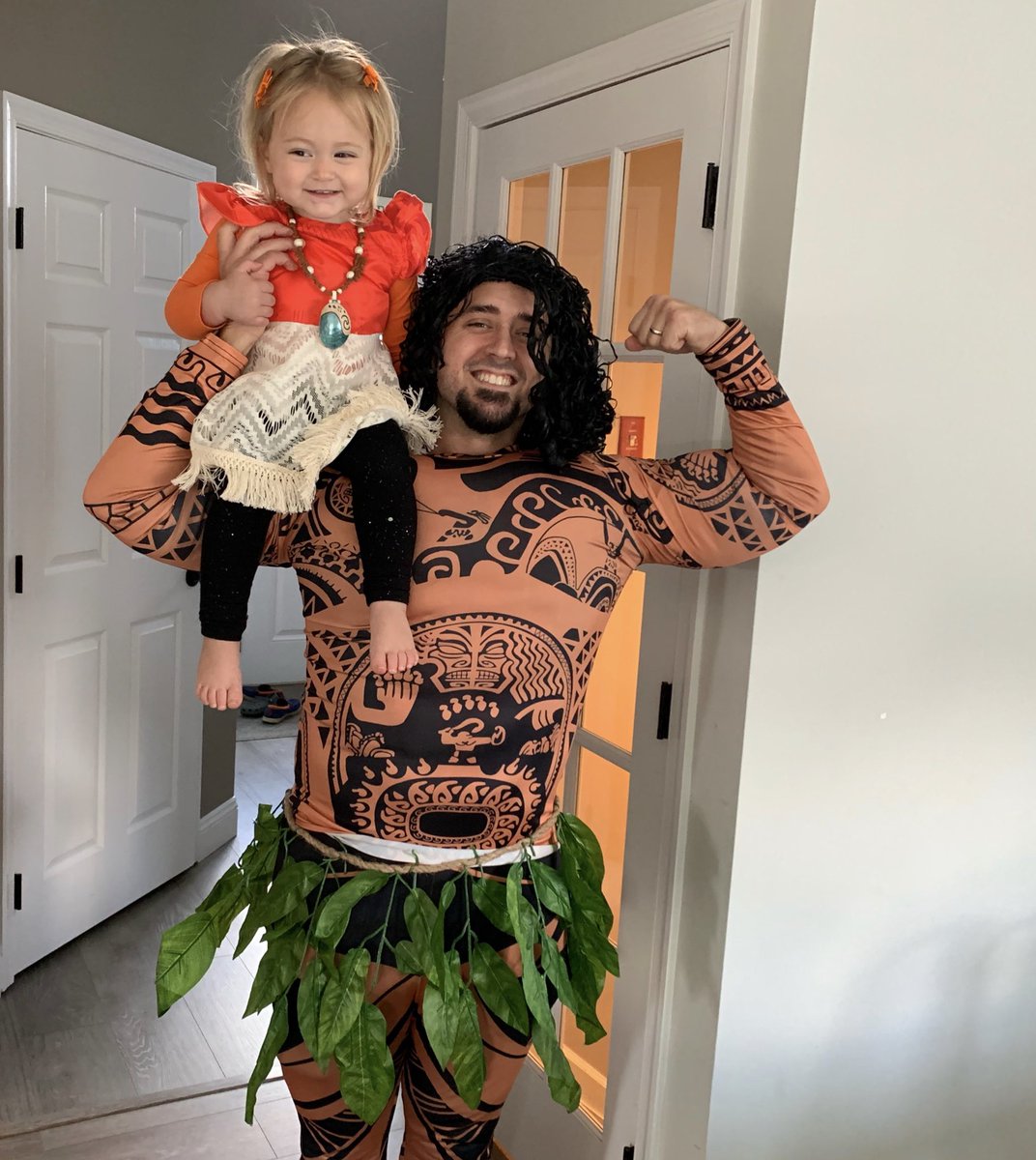 Ltcarbo's tweet photo. Moana and Maui for the win! You’re Welcome!! I’m basically @TheRock now #nbd 
Happy Halloween https://t.co/KYaHfeu7Hl