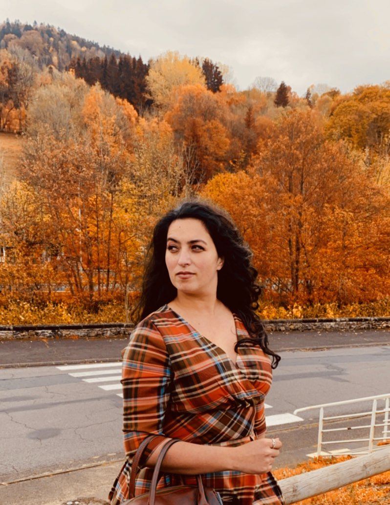 Day 31 of 31 of my « a dress a day keeps the blues away  » : Oktober 50’s dress  by  @HellBunny !