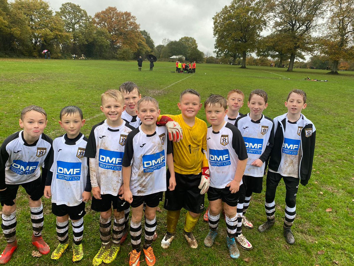hollywoodutdfc's tweet photo. A standing ovation to all who attended the  Elite under 9's match today in horrendous conditions!! A great effort from the lads in a top of the table clash with the Carl Baker Academy a hard fought 1-1 Man of the Match was Fred Bird! Great work Fred!! #respect #HUFC #wythall https://t.co/FyrRJ390rv