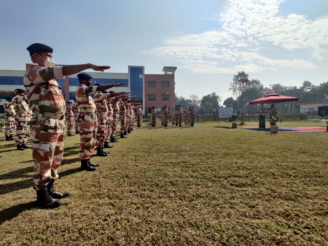 ITBP_official's tweet image. Unity pledge administered at 48th Battalion ITBP Katihar on #NationalUnityDay2020
#Himveers