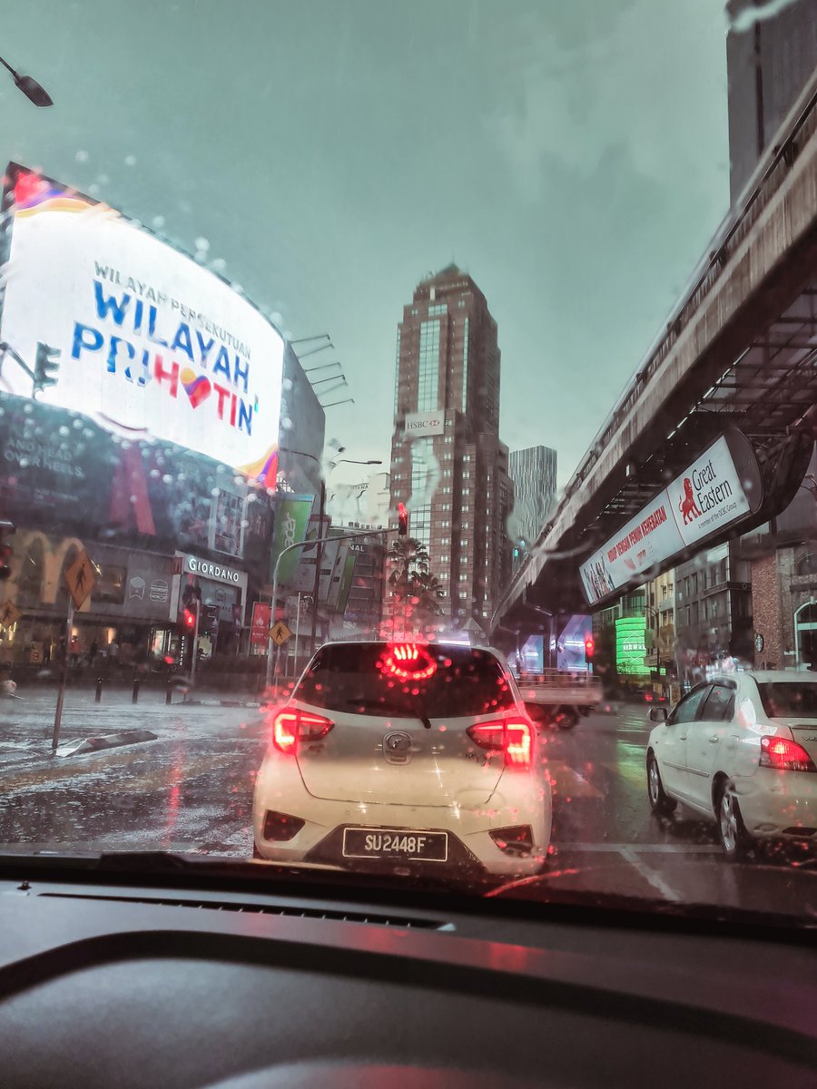 fadly_jit's tweet image. Rainy KL. #samsungS20
