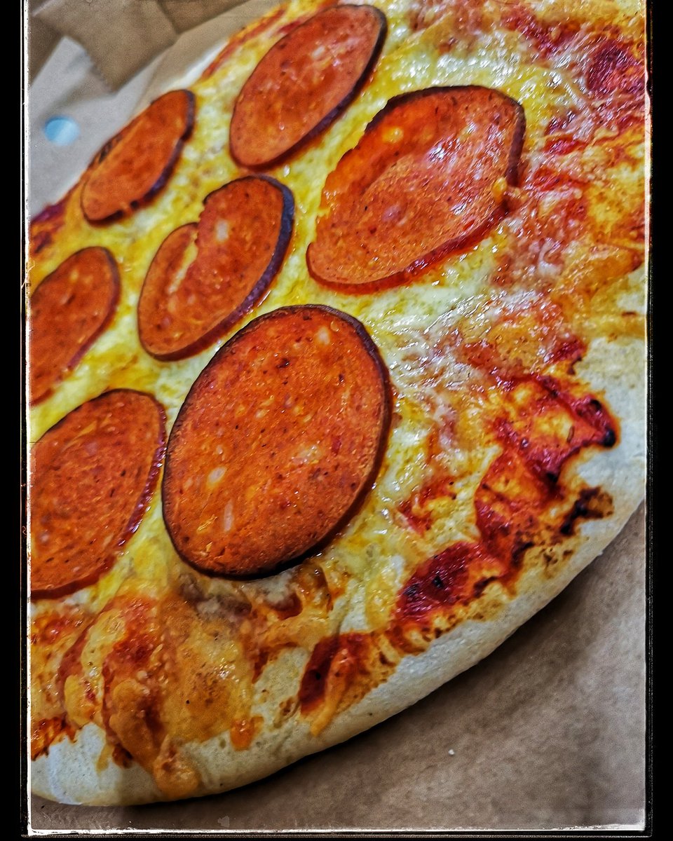 Tonight's Halloween Special
One Night Only👻
€30 for a Family Deal, two pizzas, two chips, and chicken wings
12" stone baked pizzas
Margarita
Pepperoni
Pollo, chicken and bacon
Volcano, chili garlic pepperoni and onion
€10.95 a pizza