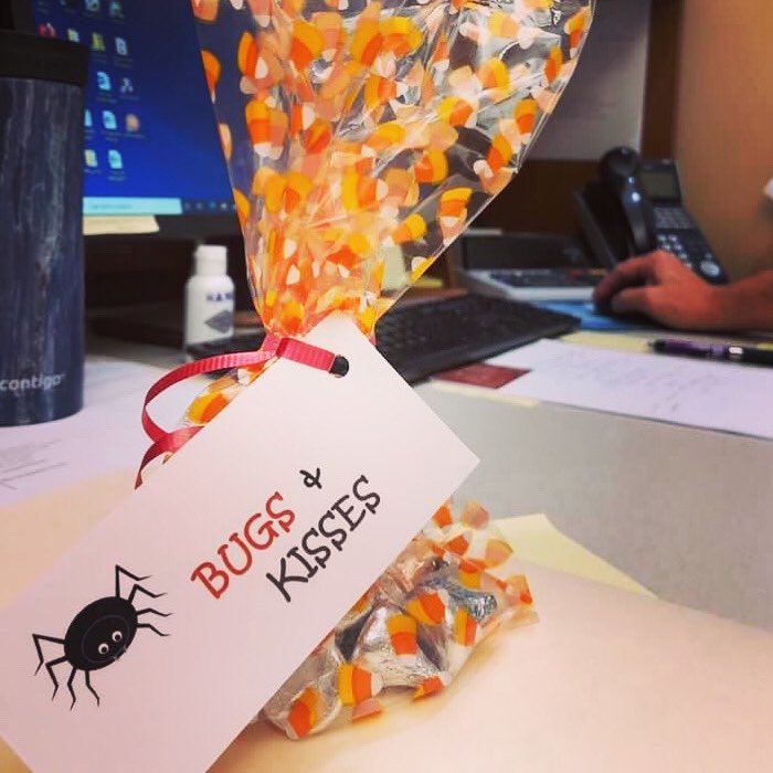 Happy Halloween!!!! 💀👻🎃 Bugs and kisses all around!!! 🐜 🐛 🕷