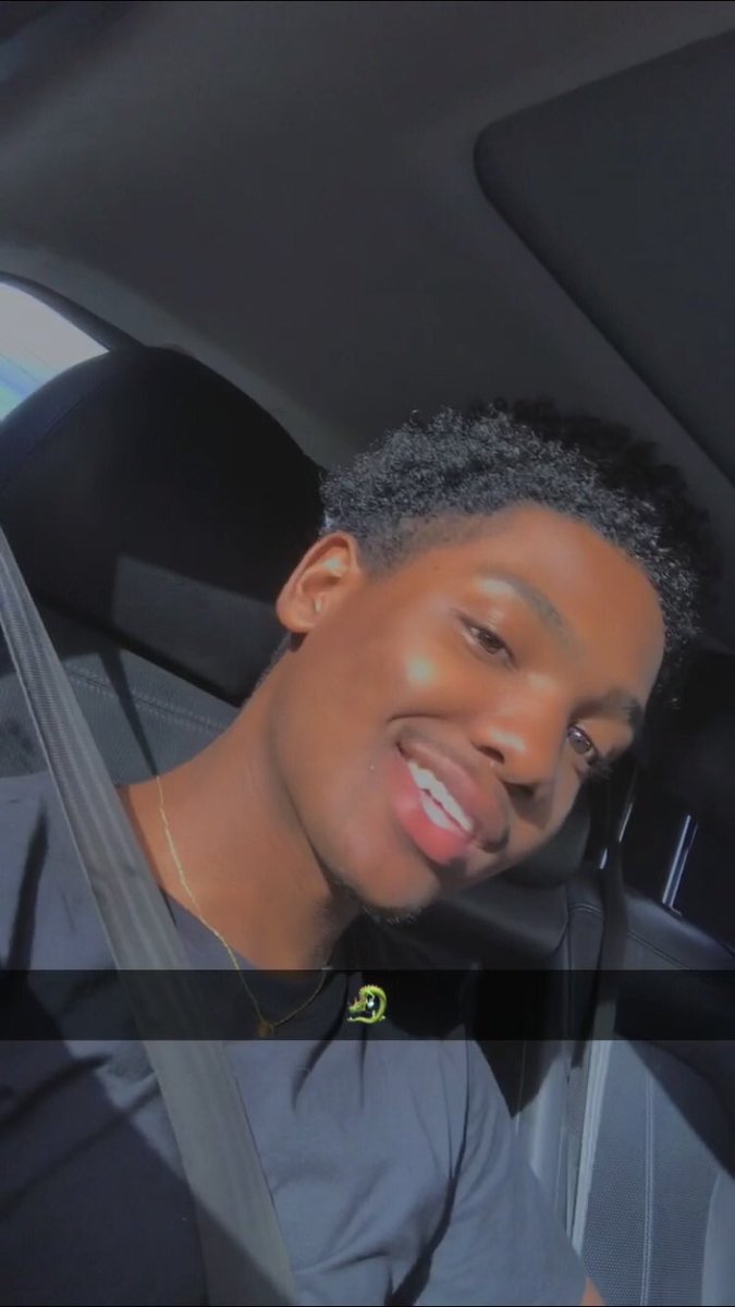 smilemybro's tweet photo. mettez vos plus beaux sourires en citant ce tweet svp ( je commence ) https://t.co/khR1ZzHqb6