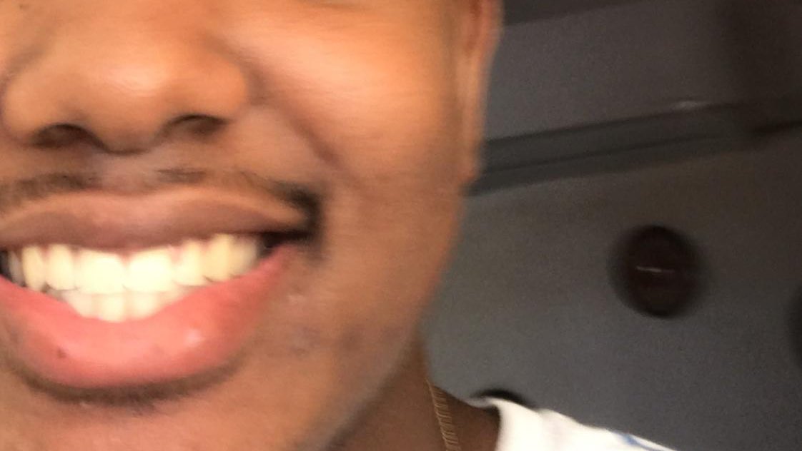 smilemybro's tweet photo. mettez vos plus beaux sourires en citant ce tweet svp ( je commence ) https://t.co/khR1ZzHqb6