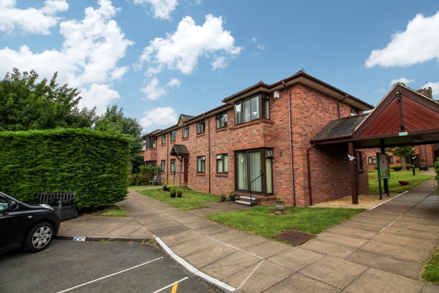 M2estateagents's tweet photo. **2 BEDROOM RETIREMENT FLAT - ABERGAVENNY TOWN CENTRE**

Price: £189,950 | Abergavenny

Interested? Get in touch with us to know more about this magnificent property. #M2EstateAgents #RealEstateAgent #ForSale #Property #Abergavenny #Home #PropertySearch #DreamHome https://t.co/h6AP71652E