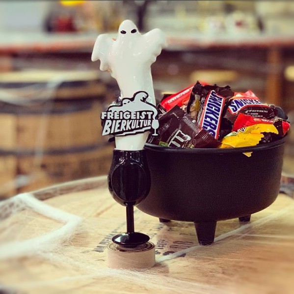 Wishing you a sweet and safe Halloween from your friends at Taphanghouls! 👻🍻🎃