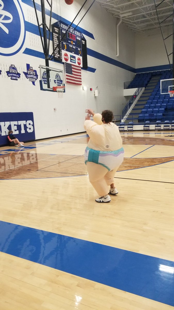 Robinson_Hoops's tweet photo. First saturday practice on Halloween...Gonna be a good one this year!
#RNQ #RobinsonISD https://t.co/hrzEBG3nxM