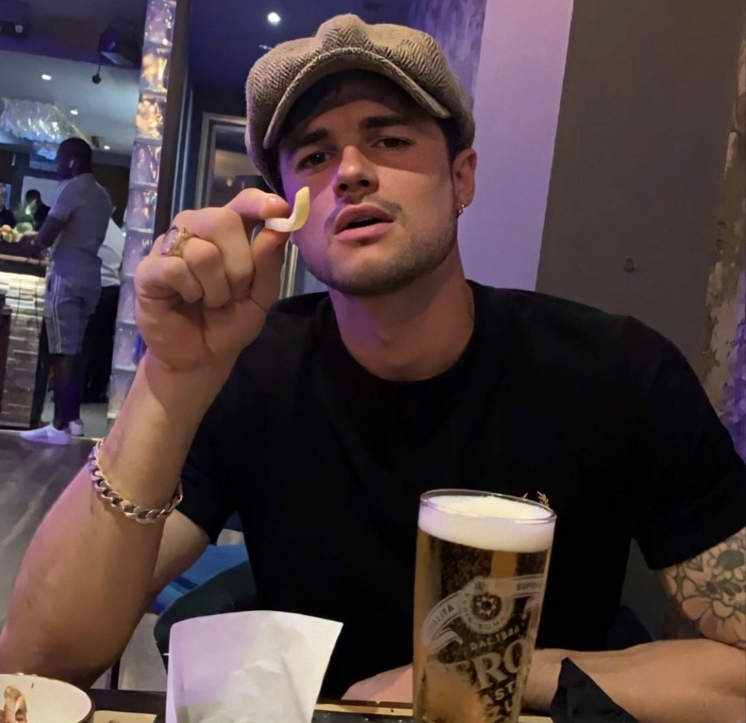 I'm like a fine wine, I get better with age

28 never looked better 🎈