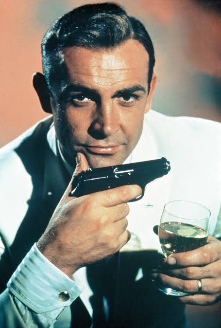 drmarcusgomes's tweet photo. Legend #RestInPeaceSeanConnery @007 https://t.co/cTXesdT1GI