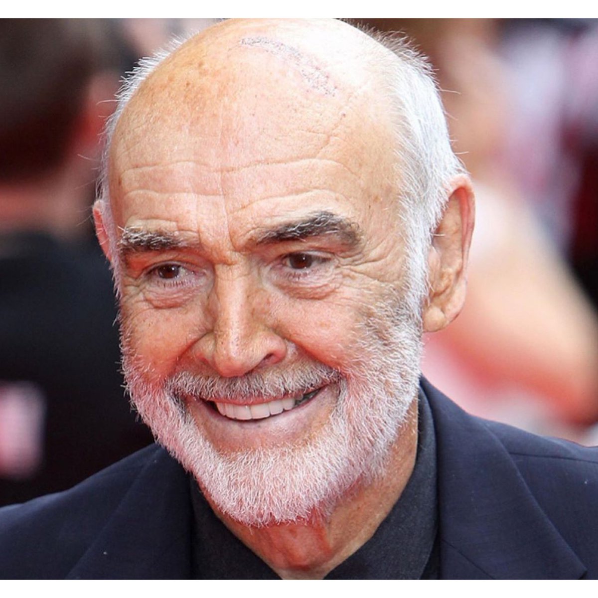 nzuleima's tweet photo. James Bond pierde su última misión... Fallece a los 90 años el legendario actor escoses Sean Connery 💔😭 #JamesBond #RIPSeanConnery #RIPJamesBond #rip https://t.co/oJAv7docTN