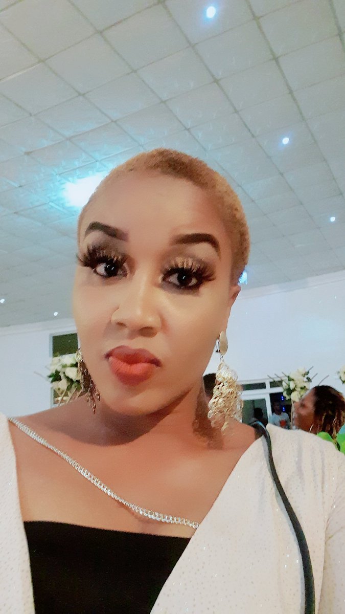 queen george sneakers