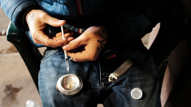 thehill's tweet image. Oregon voters to decide on decriminalizing heroin, cocaine and LSD hill.cm/Tz1n43x