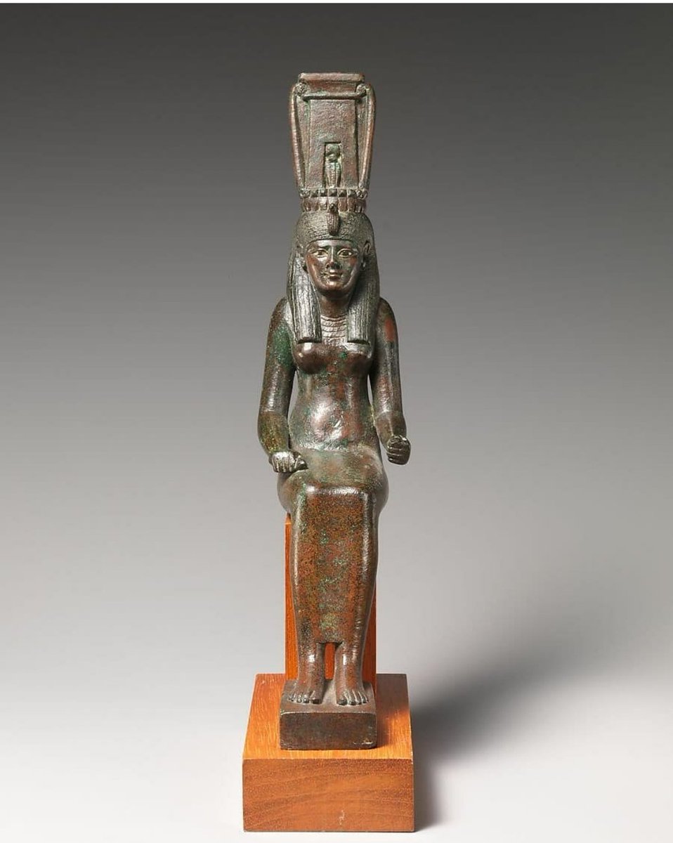 M.Ö 300-500 arası döneme ait olduğu tahmin edilen tanrıça Nehemetaui 'nin heykeli.
#arkeoloji
#tarih
#Egypt 
#History