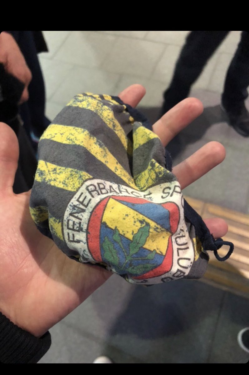 Göçük altından kurtarılan Günay kardeşimizin kuzeni Ahmet kardeşimizin enkaz altında bırakmadığı maskesinde kalbimizi bıraktık. İkinize de sözümüz olsun. İlk otobüs ikiniz için kalkacak!