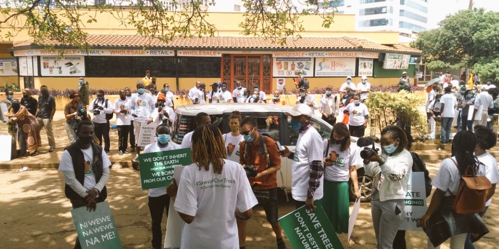 LamechLamarch25's tweet photo. Marking the #WorldCitiesDay earlier today, We marched to Protect our Trees &amp; Green Spaces from the iconic fig tree in Westlands to City Park.
#SawsOffOurTrees
#DaimaGreenSpaces
@PaTreeInitiati1 @onjolo_kenya
@DaimaGreenSpace @koi_kiki @MitiAlliance @switchtvkenya @KenyaSafi https://t.co/TzKOqd7Km3