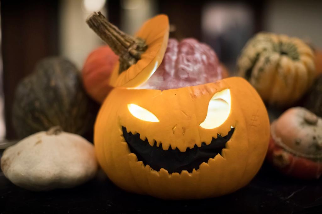 PoloBarMayfair's tweet photo. Happy Halloween from the Polo Bar!
#happyhalloween #PoloBarMayfair #cocktailbar #londonmixology #londonmixologist #mayfairbar #mayfairrestaurant #londonhalloween #halloweenlondon #halloweenpumpkincarving https://t.co/DQFoOCZr6d