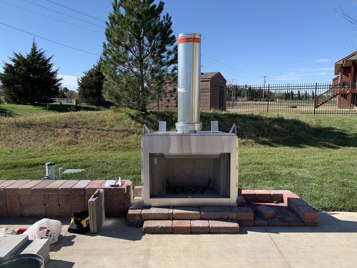 danshurtz's tweet image. Fireplace insert finally arrived. Now to build this thing.

#backyardproject