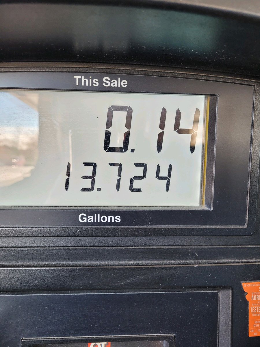 LindsayBrookeH's tweet photo. We drive one electric car and one gas. Used my price chopper card to fill up today, so that's a whopping $0.14 in gas for October. #TryElectric https://t.co/pHBRr7ZlvL