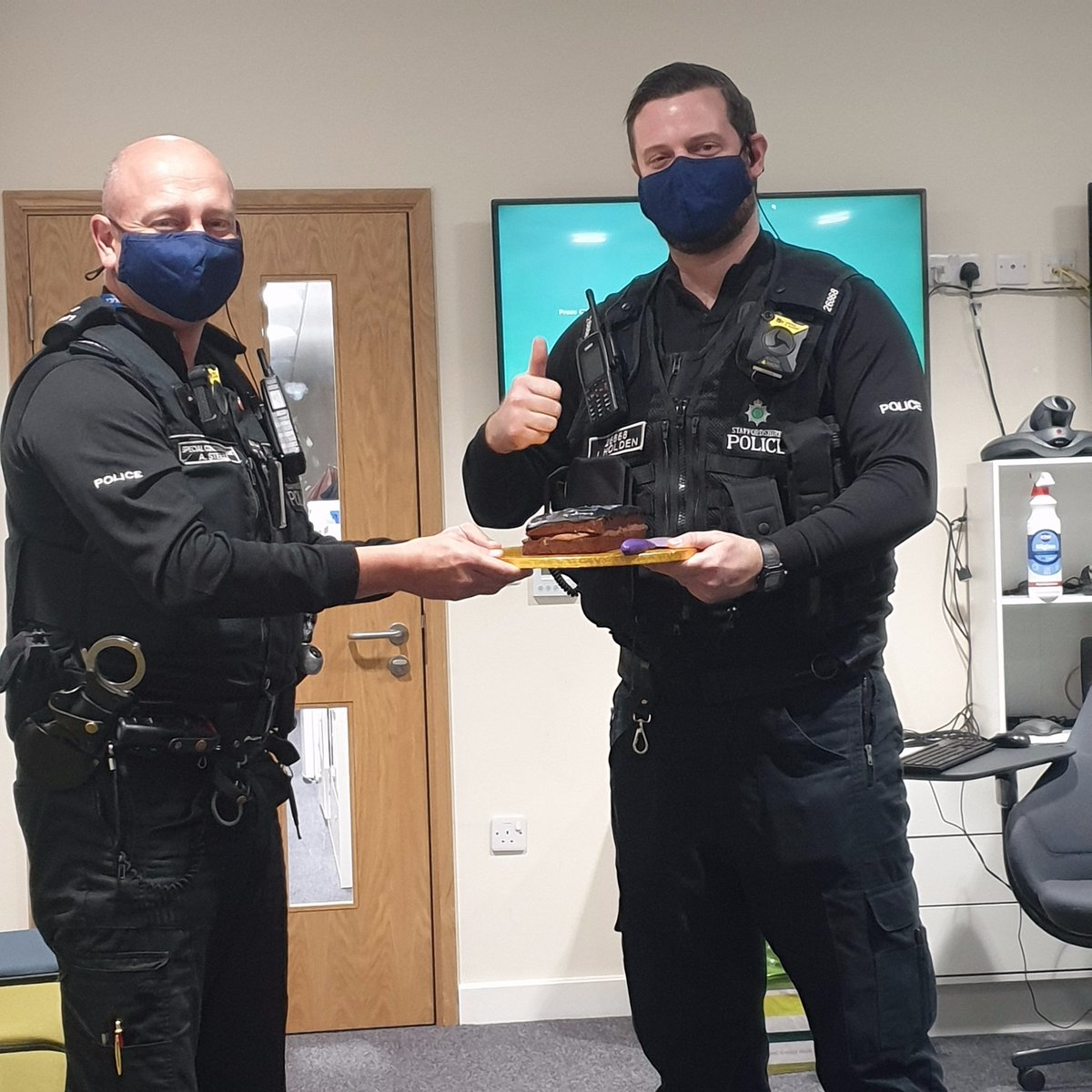 LichfieldPolice's tweet photo. Last shift for #PcJoe before he moves to pastures new. Thanks to #ScAde daughter #Lichfield @StaffsSpecials for the homemade chocolate cake #Lush #GoodLuck ๐๐๐ https://t.co/Z6qurTLVwk
