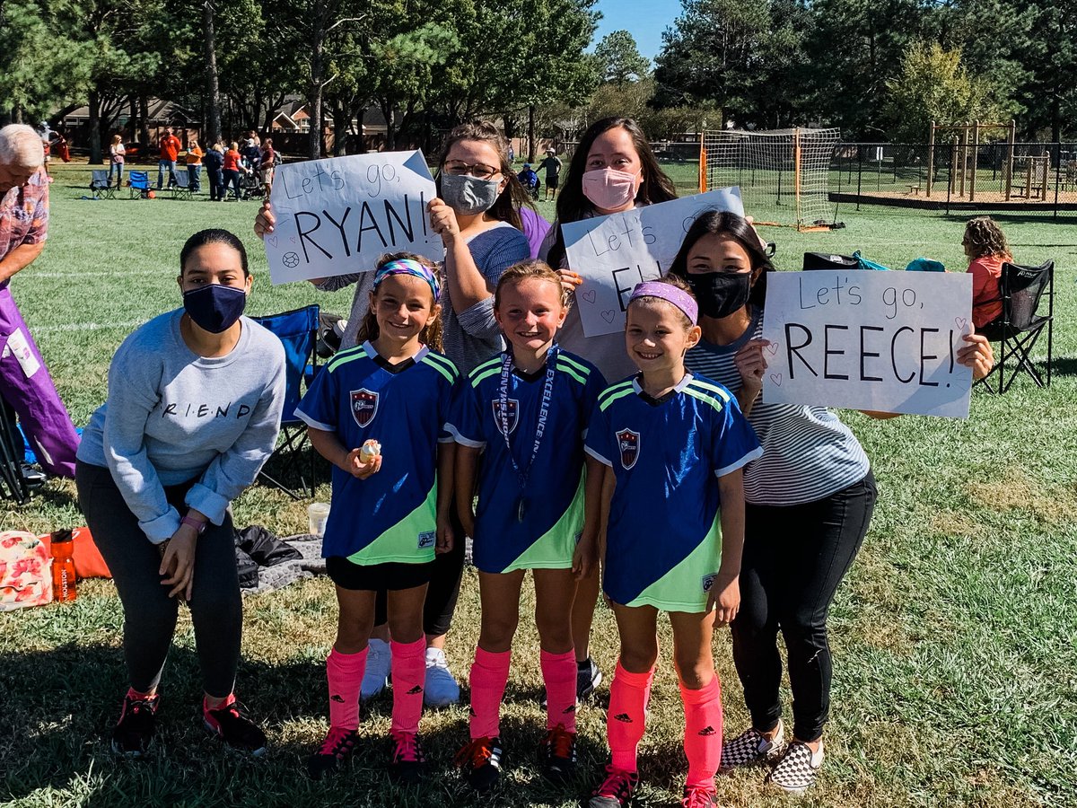 lindyrdavis's tweet photo. We had so much fun cheering for three of our students this morning! https://t.co/dzYJGrdkF5