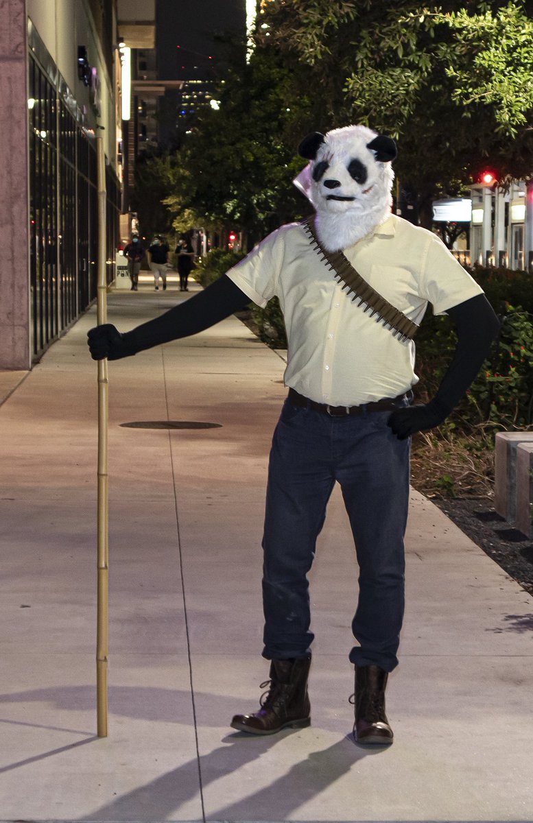 BEARCVLT's tweet photo. "I'm just a doctor who's a little bit strong, nothing more than that."

This year I dressed as the strong doctor of The Black Market: Gouhin from fantastic Beastars. #Halloween2020

@itaparu99 @NXOnNetflix https://t.co/wLXM3ymjT3