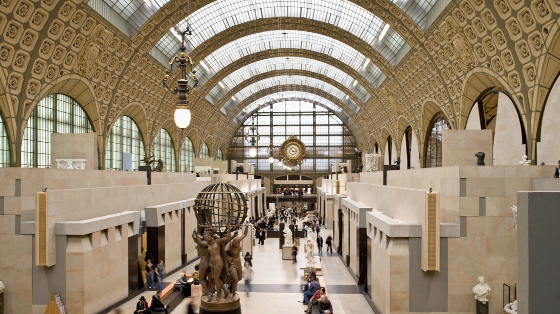 Les principaux lieux touristiques visités de Paris sont : • Musée du Louvre • Domaine de Versailles • Tour Eiffel • Musée d’Orsay • Centre Pompidou
