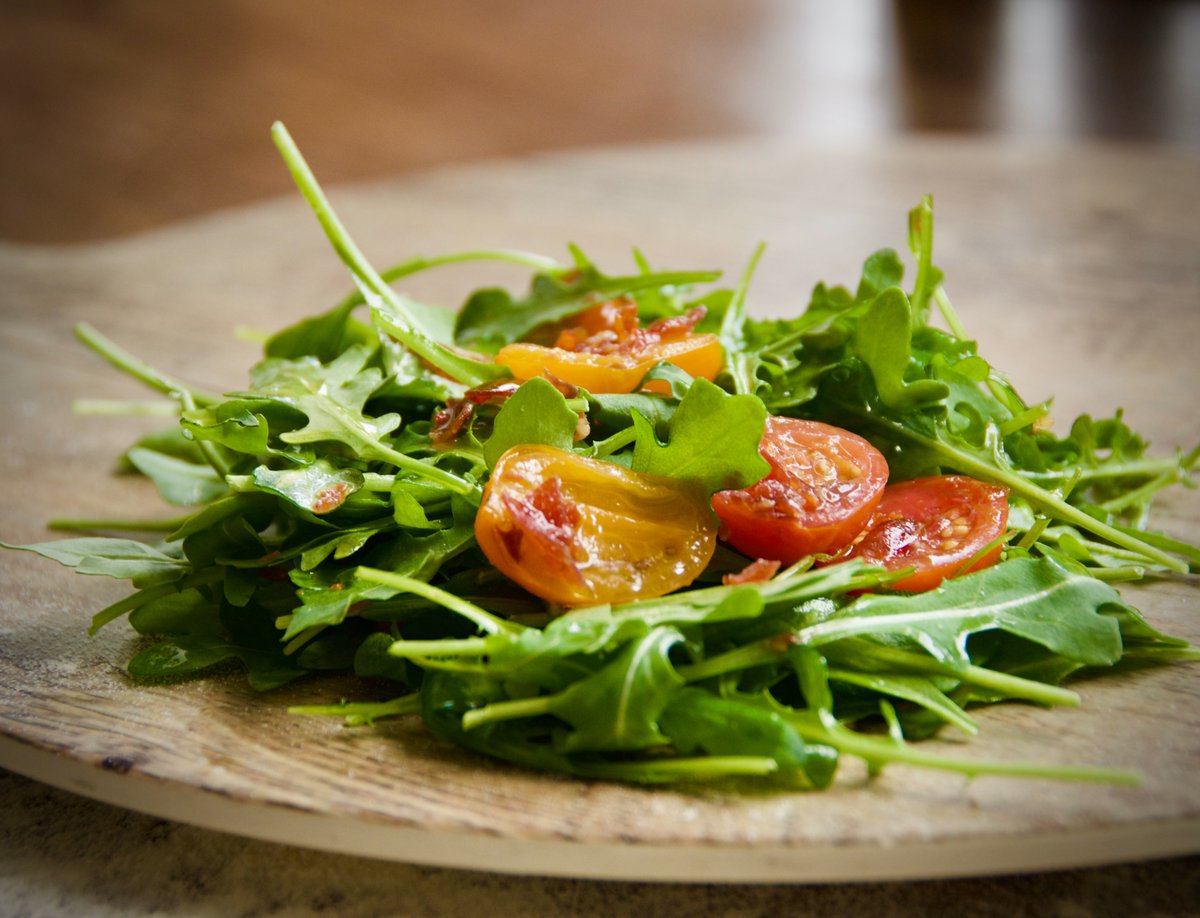 We are getting more orders for adding an extra ingredient onto our freshly made Italian Salad 🥗
You can now order online and choose to add anchovy, capers, black olives, truffle oil, peppers, salami, jalapeños, goats cheese or chilli oil 
#PizzaBaracca #ChristchurchDorset