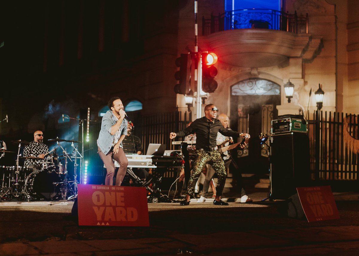 kylearchibald26's tweet photo. I honestly love when productions shut down an entire street/intersection for something😢

@Voicetheartiste x @Kestheband in action was a sight😭🔥🔥🔥🔥

#OneYard 
#oneyardcaribbean 
@CaribbeanYard https://t.co/N2AdWGCvpA